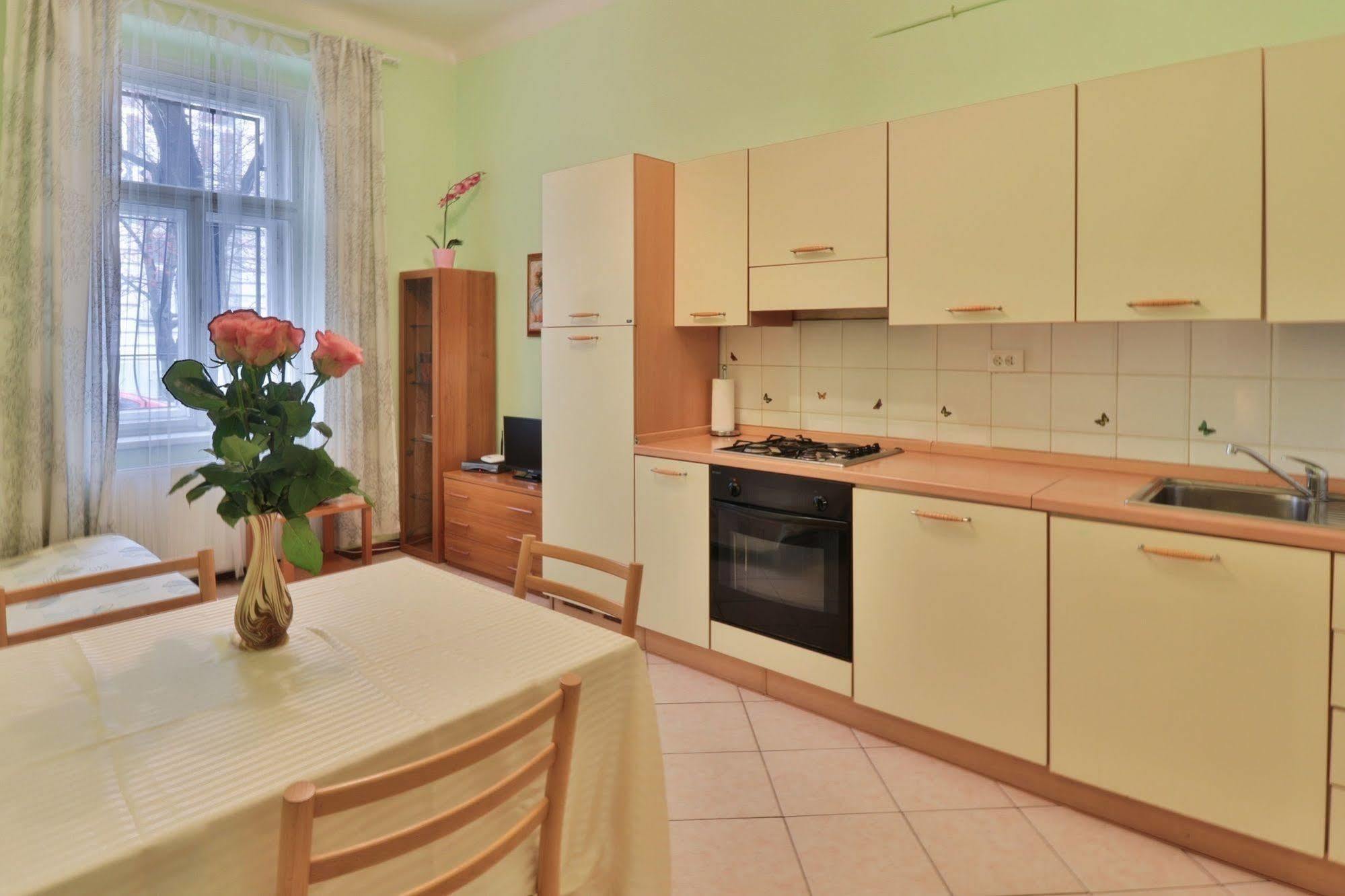 Apartment Na Kozacce 6 Прага Экстерьер фото